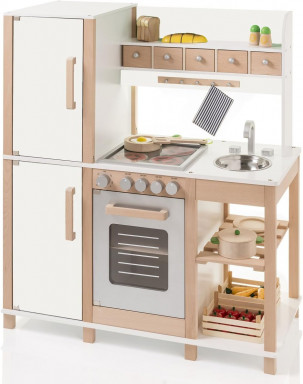 Sun 04138 playing kitchen